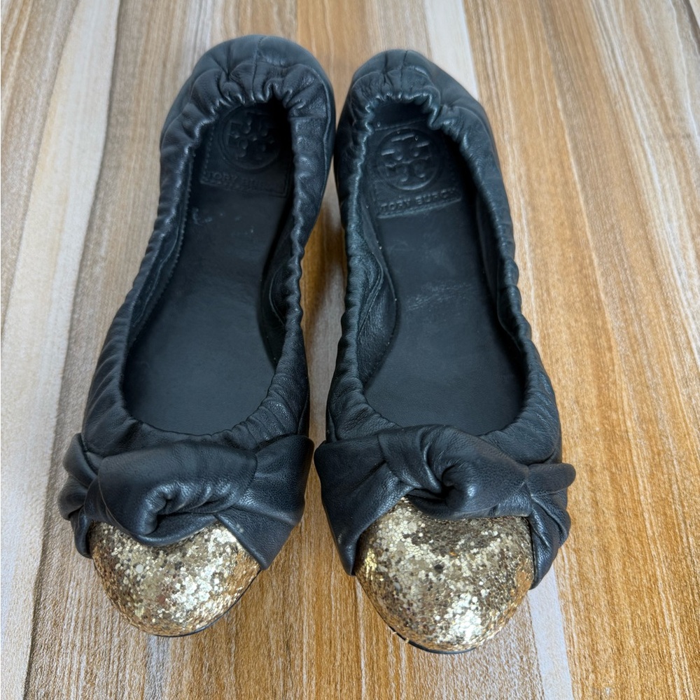 TORY BURCH Katie Ballet Flats Black Leather Gold Toes Minimalist Womens Size 7M